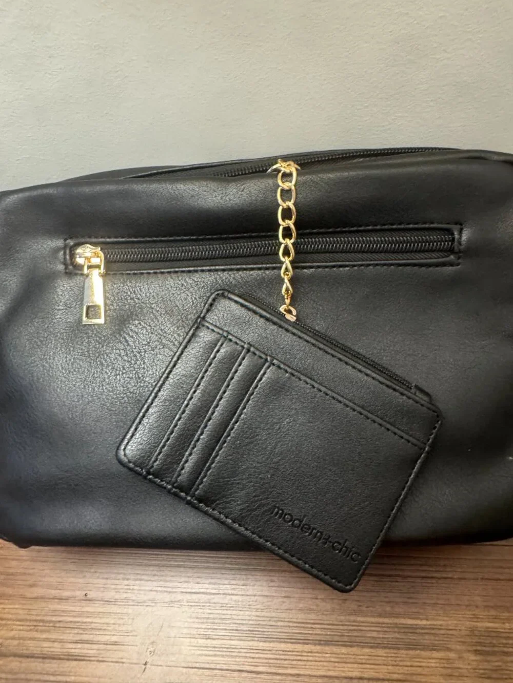 NWOT Modern + Chic Alice Crossbody Bag Black Vegan Leather w/ Wallet, Key Leash